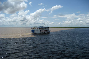 Flussfahrt mit Begegnung der Flüsse Rio Solimões und Rio Negro